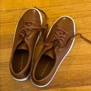 Leather casual shoes